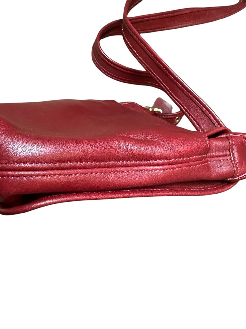 Vintage Coach Legacy  Companion Flap
#9715 Turn Lock, Crossbody, Red/Bordeaux - Picture 5 of 16